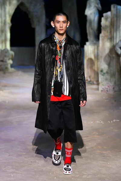 Look 11